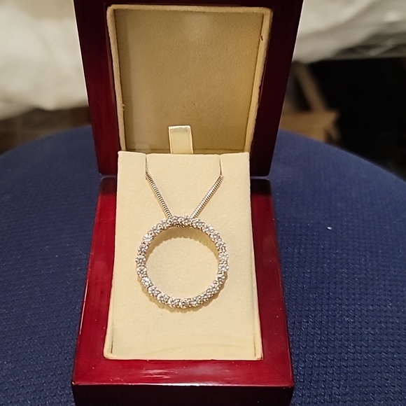 Rare Diamond Nexus Eternity Pendant Retired - Picture 5 of 10